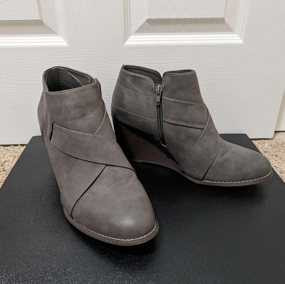 Maurices, Wedge Ankle Boot, Women's Size 12, Charcoal